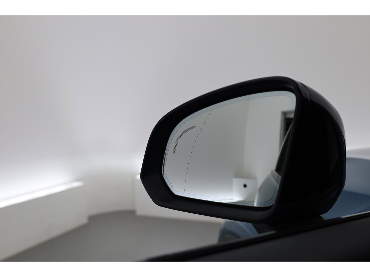 Volvo XC40 1.5 T5 Plug-in hybrid Plus Dark | Leer | ACC | Blis (dodehoek) | Harman & Kardon | Stoel + stuurverw. | verw. voorruit |