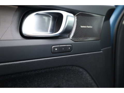 Volvo XC40 1.5 T5 Plug-in hybrid Plus Dark | Leer | ACC | Blis (dodehoek) | Harman & Kardon | Stoel + stuurverw. | verw. voorruit |