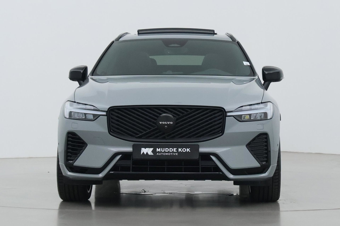 Volvo XC60 T6 Ultra Black Edition | Luchtvering | Bowers & Wilkins | Panoramadak | Head-UP | Stoelventilatie