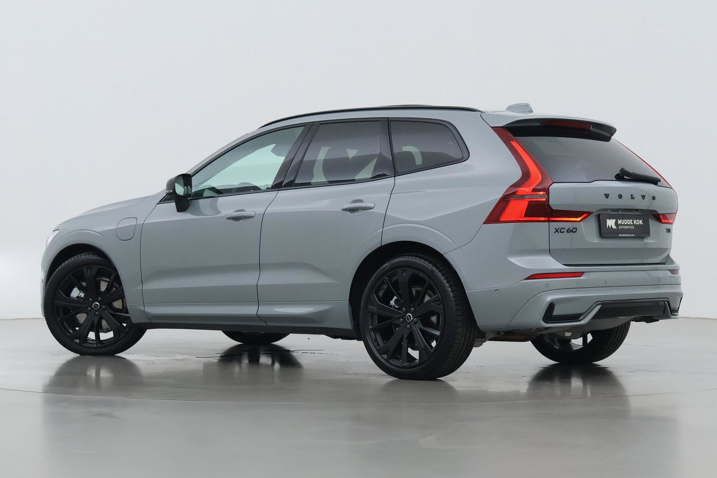 Volvo XC60 T6 Ultra Black Edition | Luchtvering | Bowers & Wilkins | Panoramadak | Head-UP | Stoelventilatie