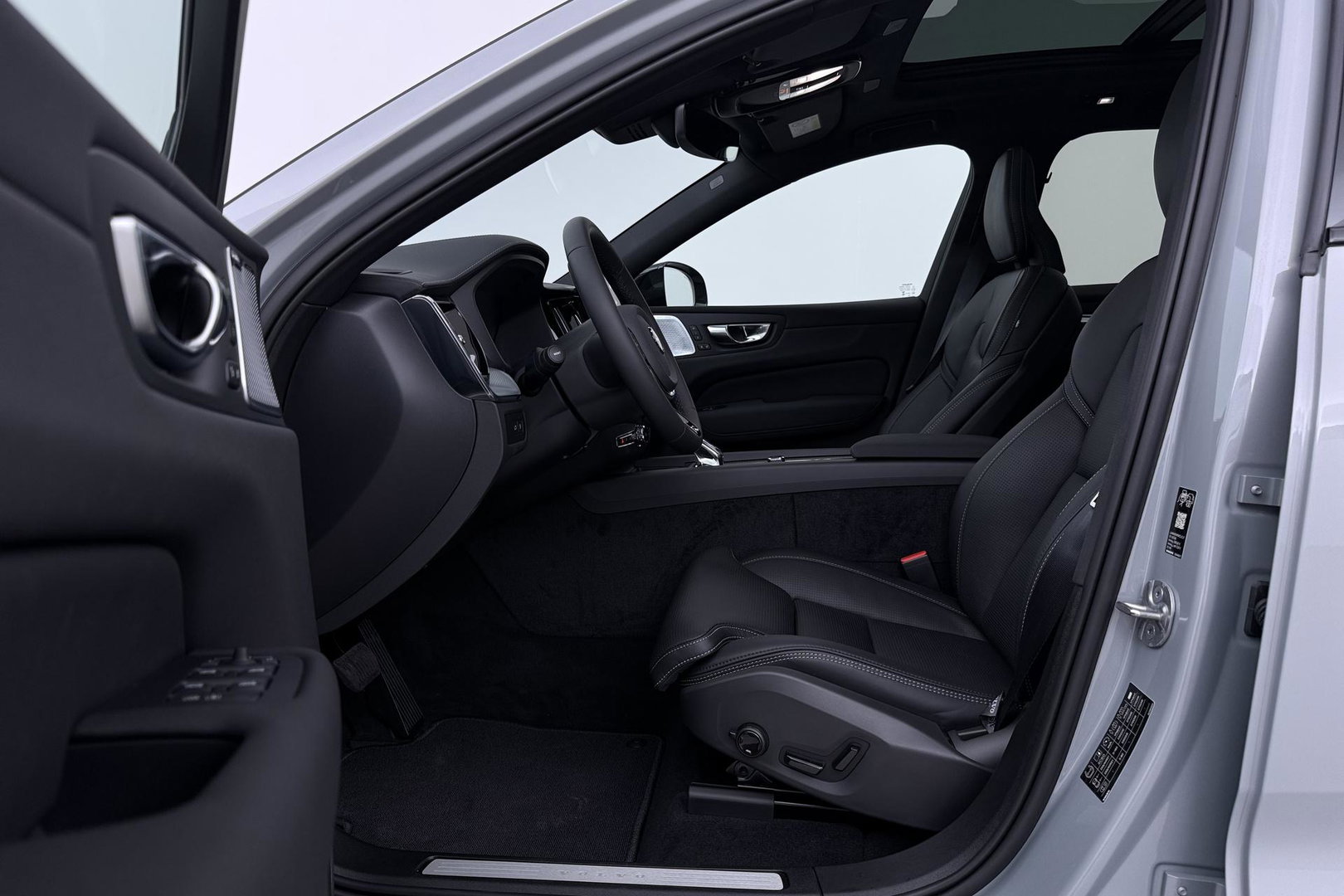 Volvo XC60 T6 Ultra Black Edition | Luchtvering | Bowers & Wilkins | Panoramadak | Head-UP | Stoelventilatie