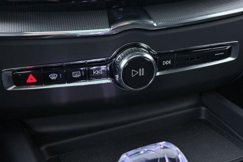 Volvo XC60 T6 Ultra Black Edition | Luchtvering | Bowers & Wilkins | Panoramadak | Head-UP | Stoelventilatie