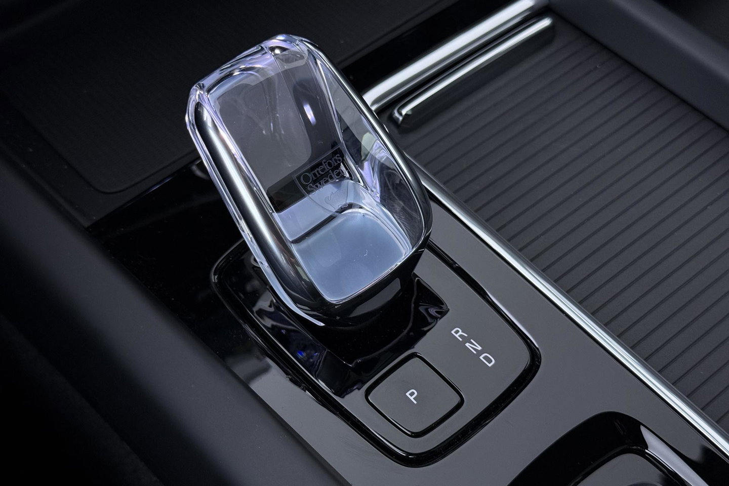 Volvo XC60 T6 Ultra Black Edition | Luchtvering | Bowers & Wilkins | Panoramadak | Head-UP | Stoelventilatie