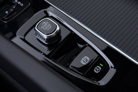 Volvo XC60 T6 Ultra Black Edition | Luchtvering | Bowers & Wilkins | Panoramadak | Head-UP | Stoelventilatie
