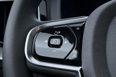 Volvo XC60 T6 Ultra Black Edition | Luchtvering | Bowers & Wilkins | Panoramadak | Head-UP | Stoelventilatie