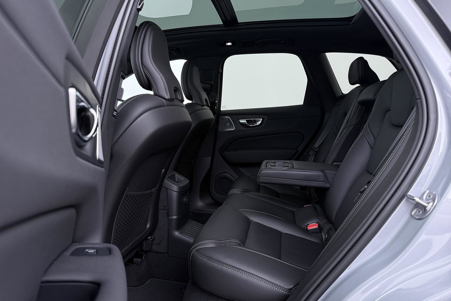 Volvo XC60 T6 Ultra Black Edition | Luchtvering | Bowers & Wilkins | Panoramadak | Head-UP | Stoelventilatie