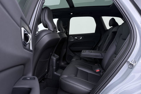 Volvo XC60 T6 Ultra Black Edition | Luchtvering | Bowers & Wilkins | Panoramadak | Head-UP | Stoelventilatie
