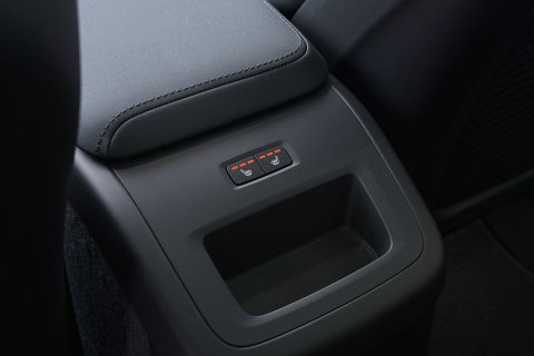Volvo XC60 T6 Ultra Black Edition | Luchtvering | Bowers & Wilkins | Panoramadak | Head-UP | Stoelventilatie