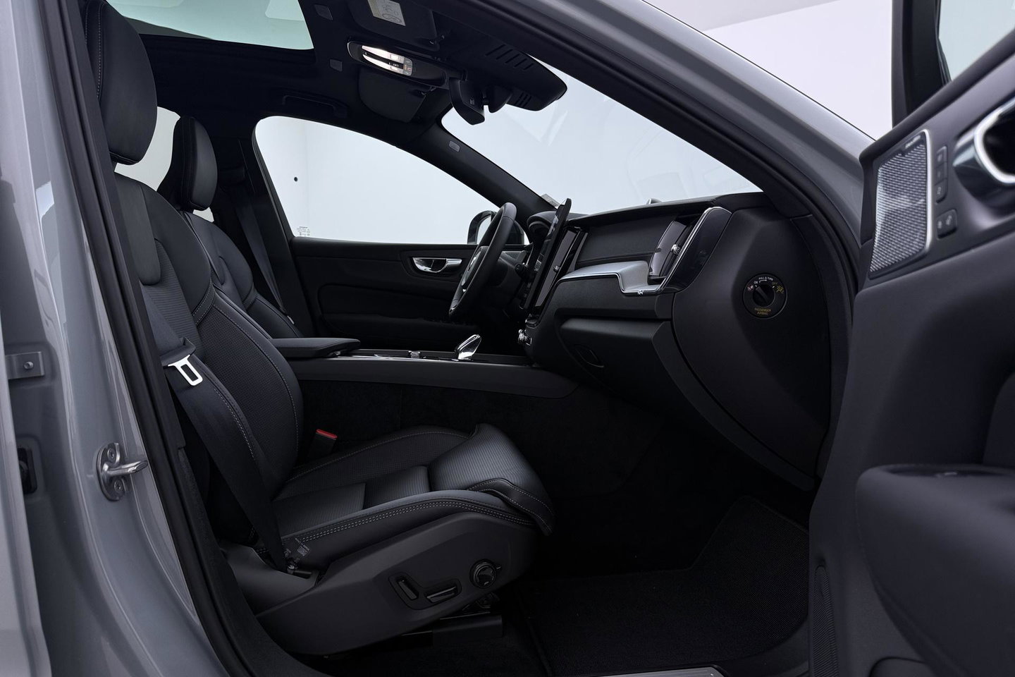 Volvo XC60 T6 Ultra Black Edition | Luchtvering | Bowers & Wilkins | Panoramadak | Head-UP | Stoelventilatie