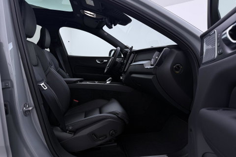 Volvo XC60 T6 Ultra Black Edition | Luchtvering | Bowers & Wilkins | Panoramadak | Head-UP | Stoelventilatie