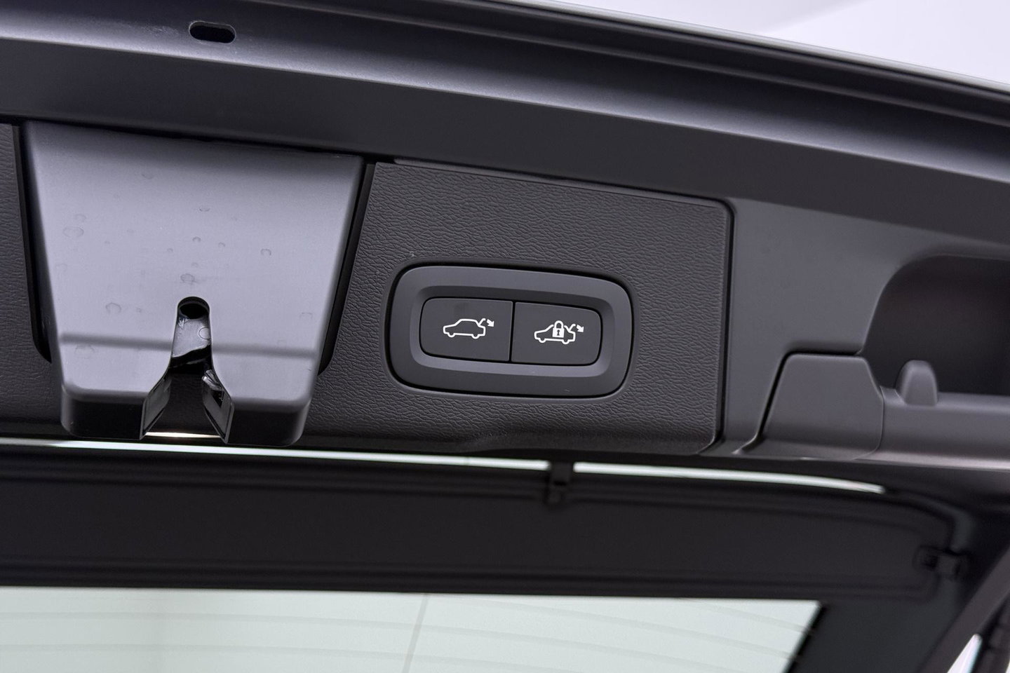 Volvo XC60 T6 Ultra Black Edition | Luchtvering | Bowers & Wilkins | Panoramadak | Head-UP | Stoelventilatie
