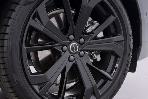 Volvo XC60 T6 Ultra Black Edition | Luchtvering | Bowers & Wilkins | Panoramadak | Head-UP | Stoelventilatie