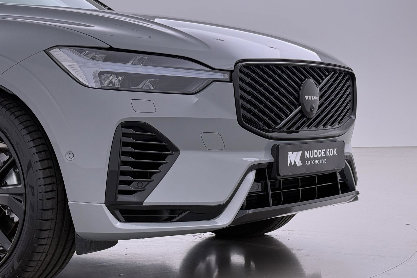 Volvo XC60 T6 Ultra Black Edition | Luchtvering | Bowers & Wilkins | Panoramadak | Head-UP | Stoelventilatie