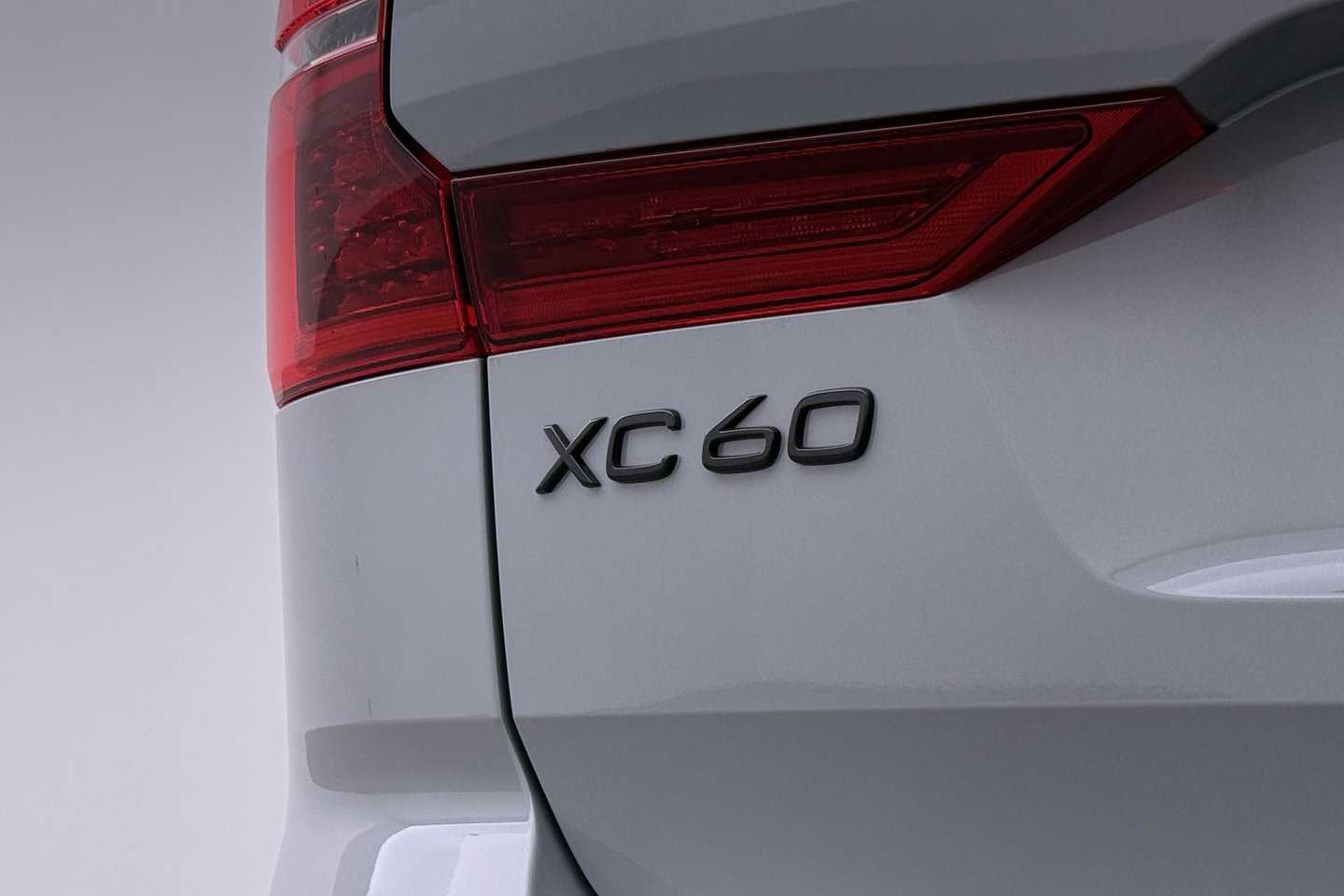 Volvo XC60 T6 Ultra Black Edition | Luchtvering | Bowers & Wilkins | Panoramadak | Head-UP | Stoelventilatie