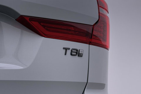 Volvo XC60 T6 Ultra Black Edition | Luchtvering | Bowers & Wilkins | Panoramadak | Head-UP | Stoelventilatie
