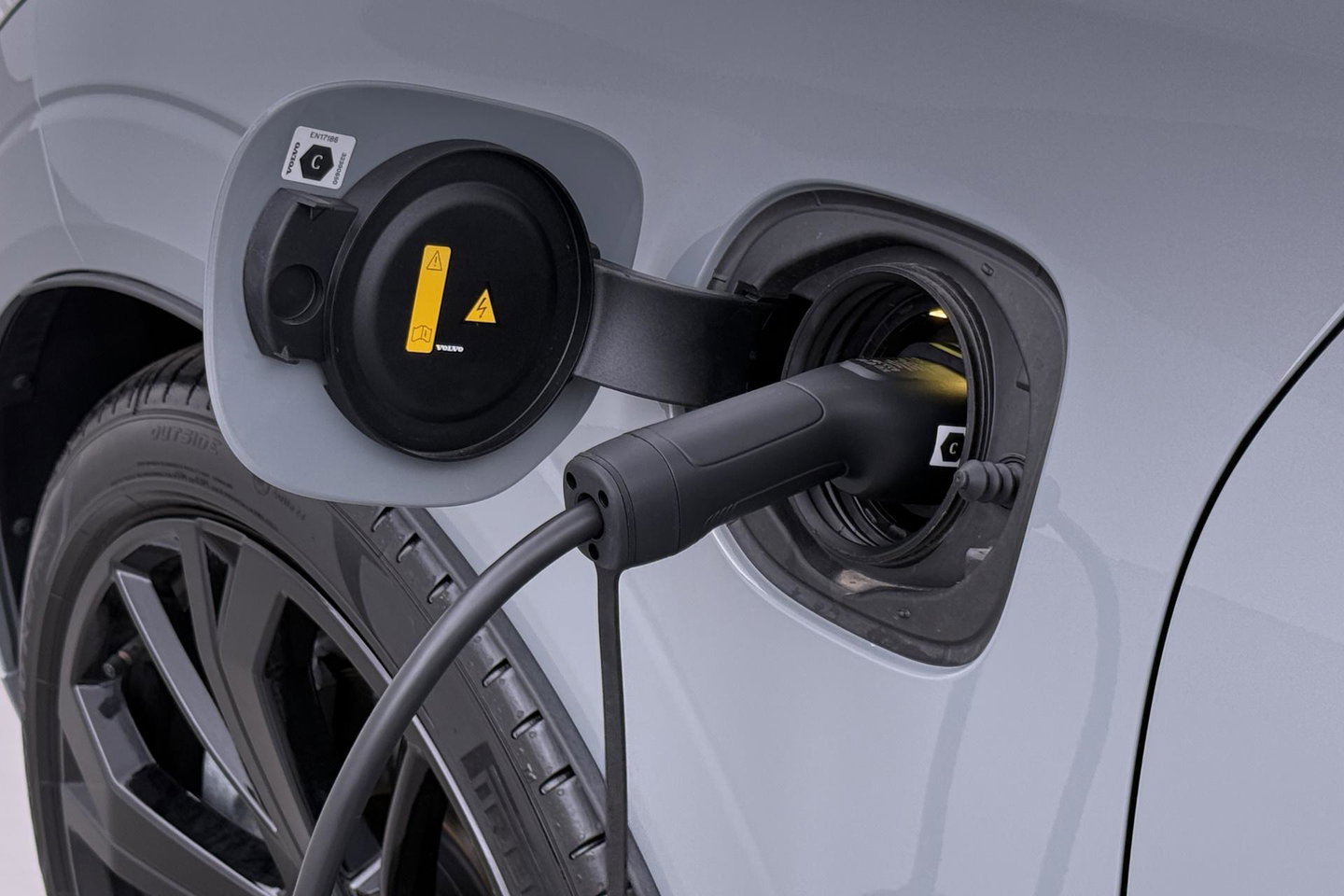 Volvo XC60 T6 Ultra Black Edition | Luchtvering | Bowers & Wilkins | Panoramadak | Head-UP | Stoelventilatie