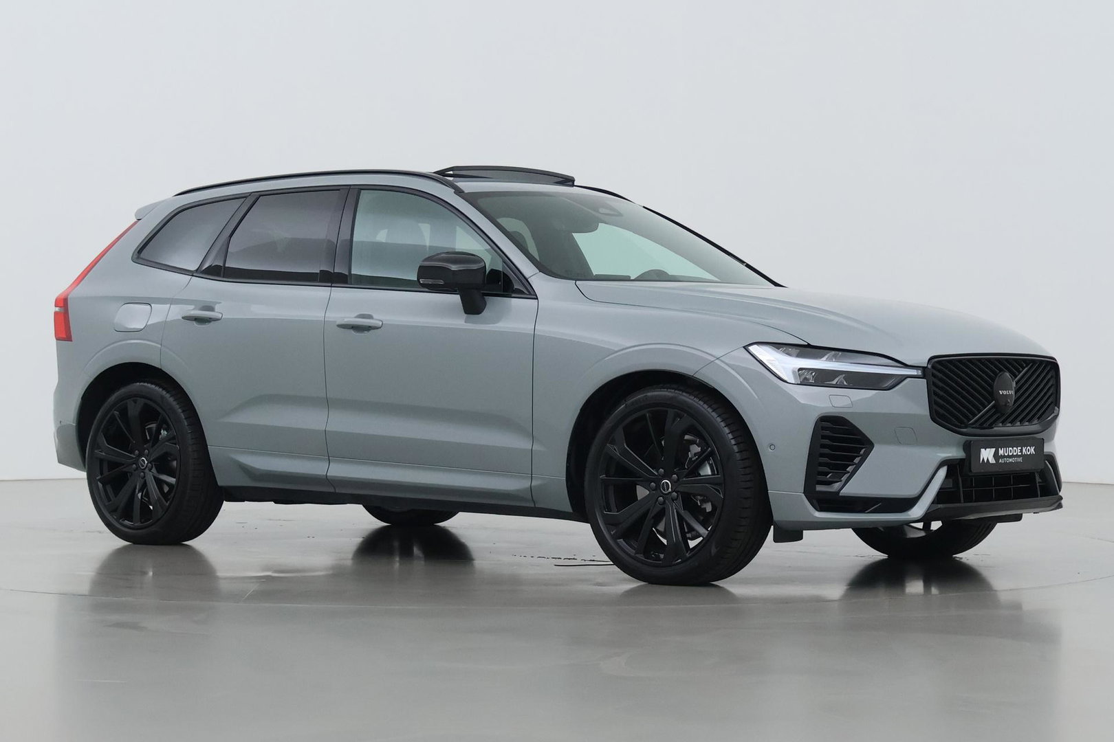 Volvo XC60 T6 Ultra Black Edition | Luchtvering | Bowers & Wilkins | Panoramadak | Head-UP | Stoelventilatie