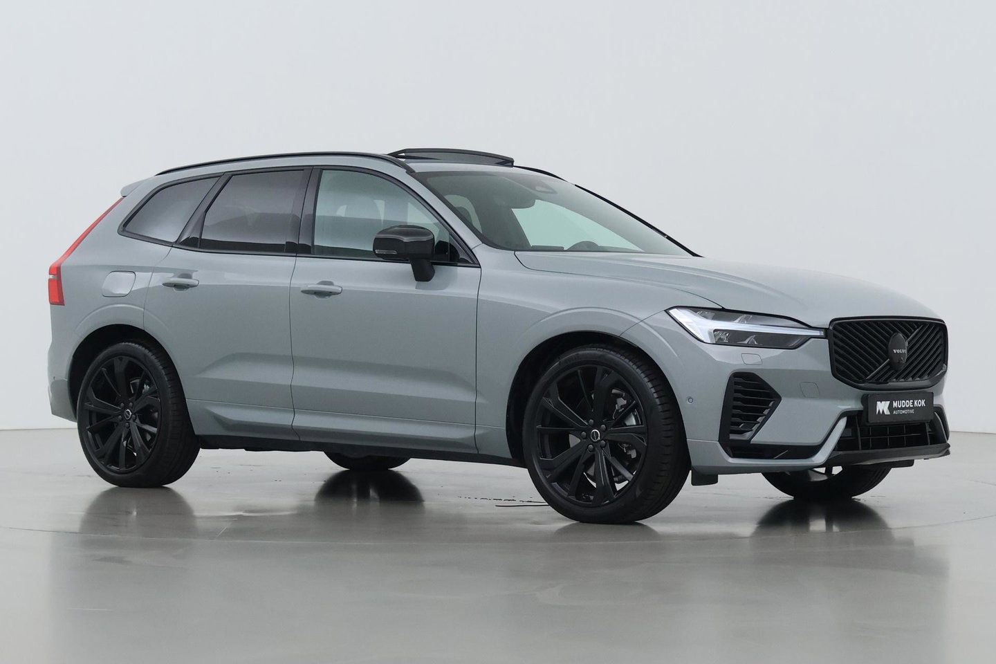 Volvo XC60 T6 Ultra Black Edition | Luchtvering | Bowers & Wilkins | Panoramadak | Head-UP | Stoelventilatie