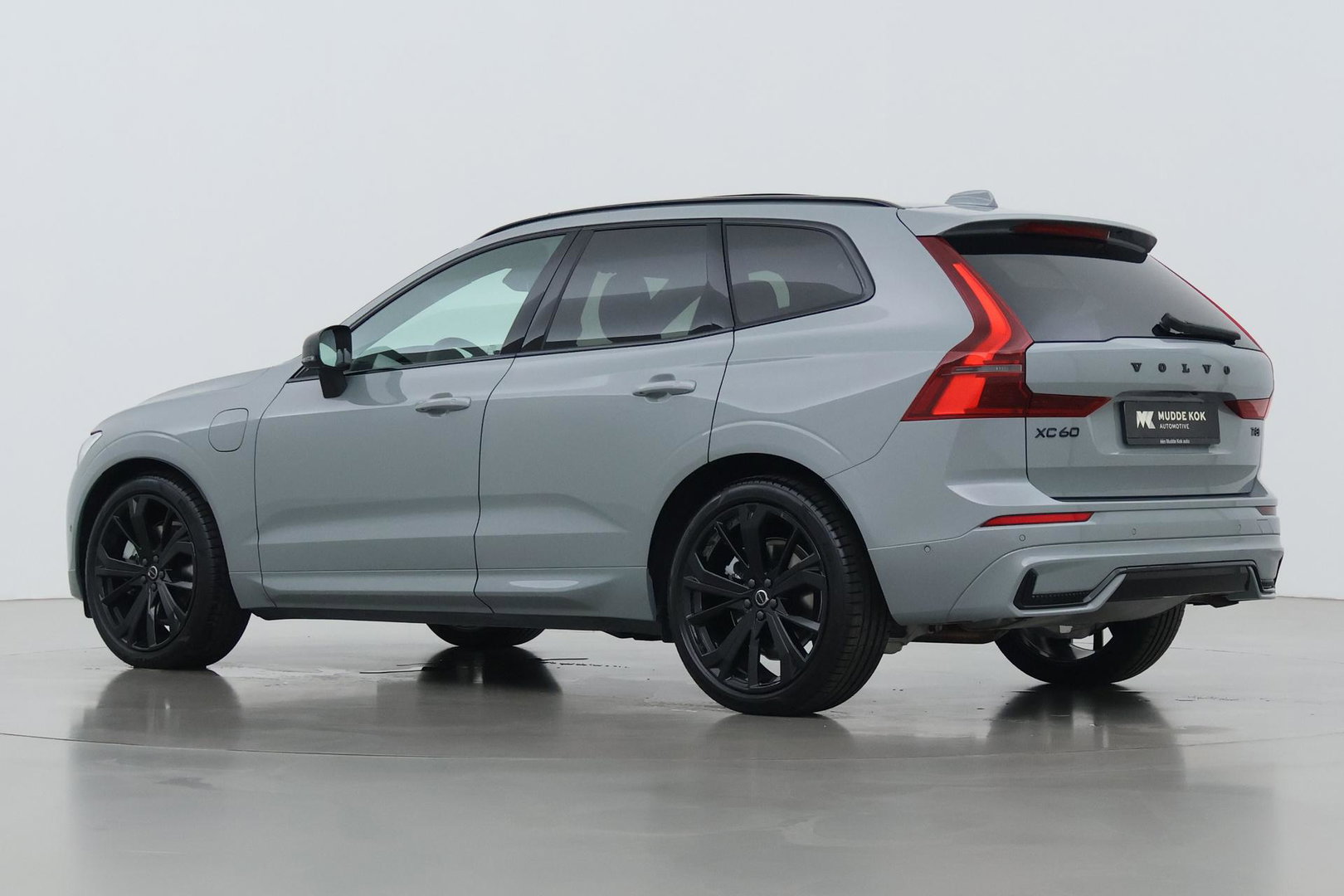 Volvo XC60 T6 Ultra Black Edition | Luchtvering | Bowers & Wilkins | Panoramadak | Head-UP | Stoelventilatie