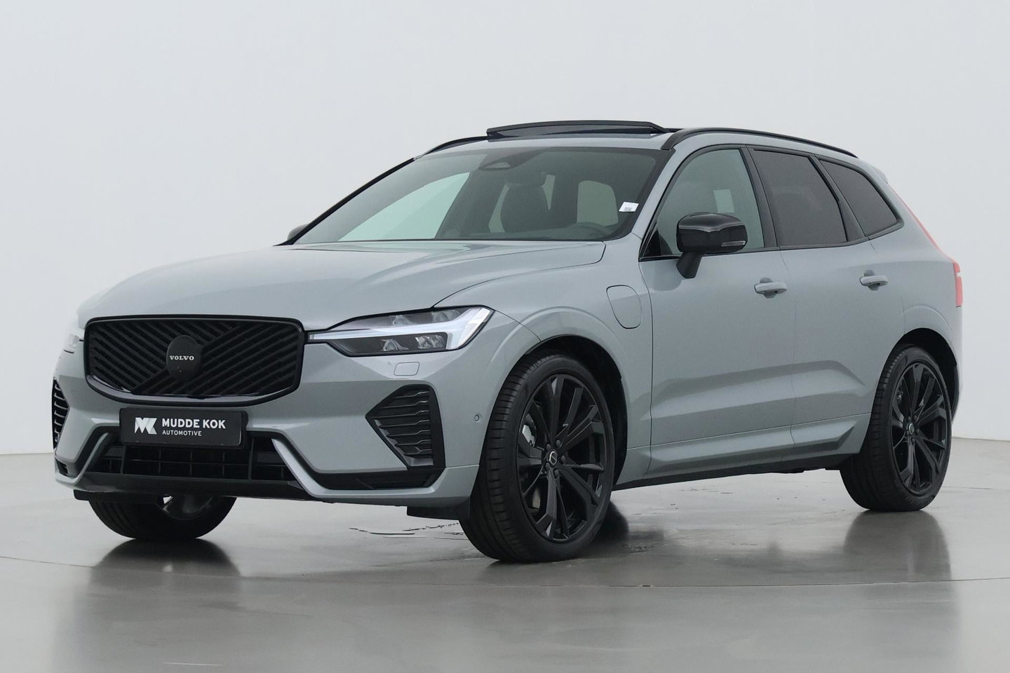 Volvo XC60 T6 Ultra Black Edition | Luchtvering | Bowers & Wilkins | Panoramadak | Head-UP | Stoelventilatie