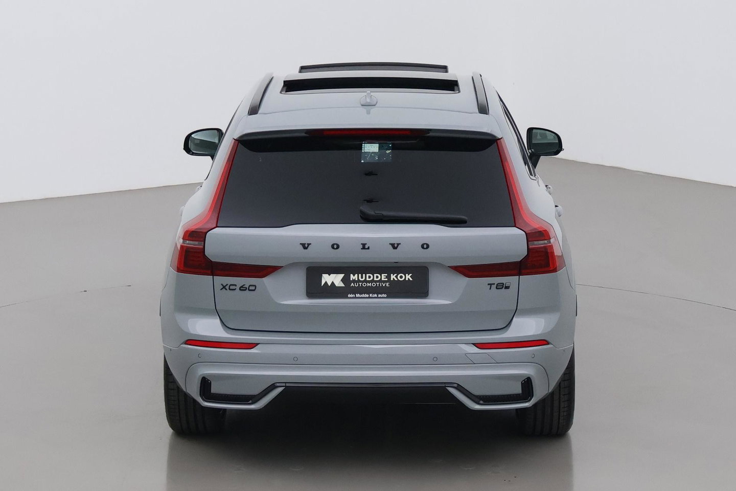 Volvo XC60 T6 Ultra Black Edition | Luchtvering | Bowers & Wilkins | Panoramadak | Head-UP | Stoelventilatie
