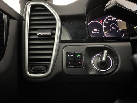 Porsche Cayenne Coupé 3.0 E-Hybrid (Plug-in) Aut. *PANO | HEAD-UP | SPORT-CHRONO | LEATHER | FULL-LED | TOP-VIEW | AIR-SUSPENSION | BOSE-SOUND | HEATED-COMFORTSEATS | NAVI-FULLMAP | PRIVACY-GLASS | SHIFT-PADDLES | ECC | PDC | 21''ALU*