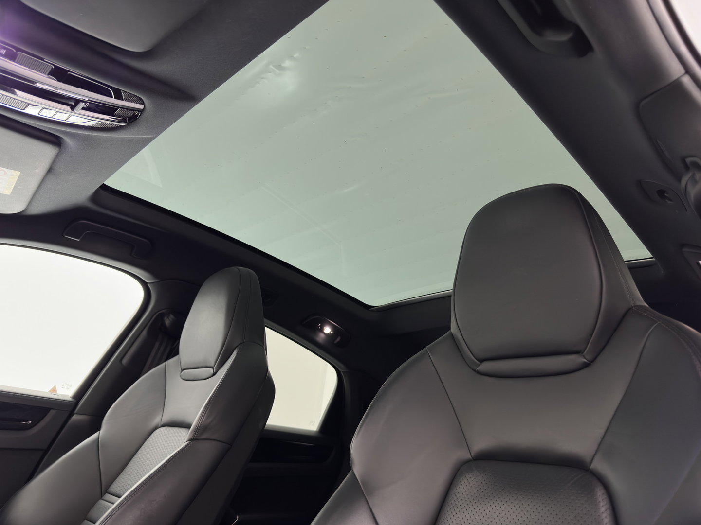 Porsche Cayenne Coupé 3.0 E-Hybrid (Plug-in) Aut. *PANO | HEAD-UP | SPORT-CHRONO | LEATHER | FULL-LED | TOP-VIEW | AIR-SUSPENSION | BOSE-SOUND | HEATED-COMFORTSEATS | NAVI-FULLMAP | PRIVACY-GLASS | SHIFT-PADDLES | ECC | PDC | 21''ALU*