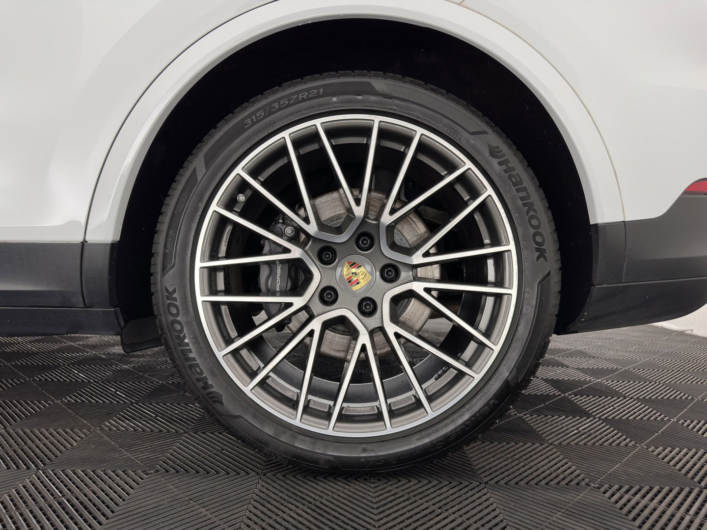 Porsche Cayenne Coupé 3.0 E-Hybrid (Plug-in) Aut. *PANO | HEAD-UP | SPORT-CHRONO | LEATHER | FULL-LED | TOP-VIEW | AIR-SUSPENSION | BOSE-SOUND | HEATED-COMFORTSEATS | NAVI-FULLMAP | PRIVACY-GLASS | SHIFT-PADDLES | ECC | PDC | 21''ALU*