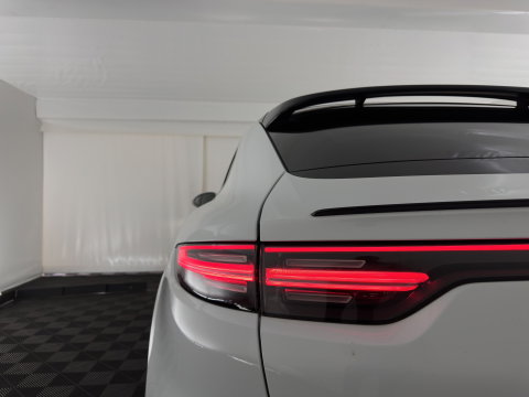 Porsche Cayenne Coupé 3.0 E-Hybrid (Plug-in) Aut. *PANO | HEAD-UP | SPORT-CHRONO | LEATHER | FULL-LED | TOP-VIEW | AIR-SUSPENSION | BOSE-SOUND | HEATED-COMFORTSEATS | NAVI-FULLMAP | PRIVACY-GLASS | SHIFT-PADDLES | ECC | PDC | 21''ALU*