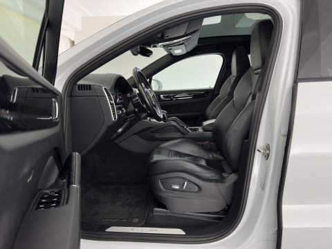 Porsche Cayenne Coupé 3.0 E-Hybrid (Plug-in) Aut. *PANO | HEAD-UP | SPORT-CHRONO | LEATHER | FULL-LED | TOP-VIEW | AIR-SUSPENSION | BOSE-SOUND | HEATED-COMFORTSEATS | NAVI-FULLMAP | PRIVACY-GLASS | SHIFT-PADDLES | ECC | PDC | 21''ALU*