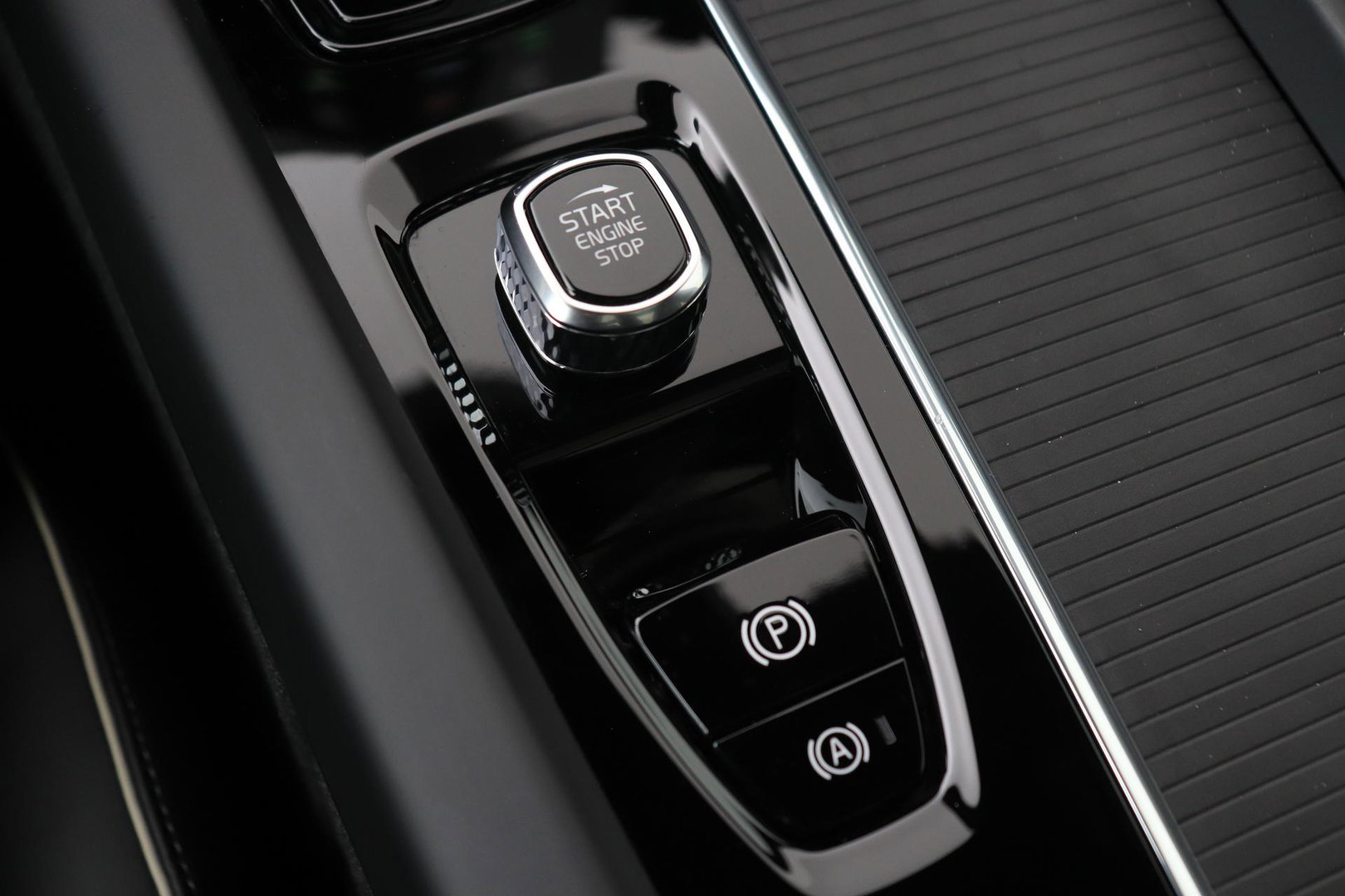 Volvo XC60 T6 Plus Black Edition | Harman/Kardon | Panoramadak | Head-Up | 360-camera