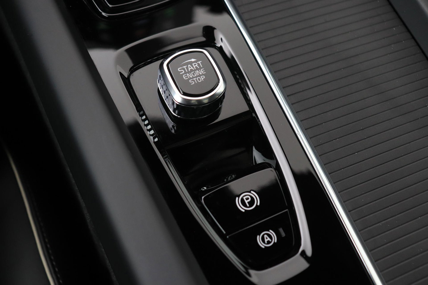 Volvo XC60 T6 Plus Black Edition | Harman/Kardon | Panoramadak | Head-Up | 360-camera