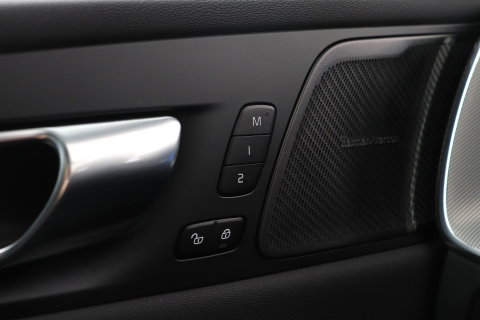 Volvo XC60 T6 Plus Black Edition | Harman/Kardon | Panoramadak | Head-Up | 360-camera