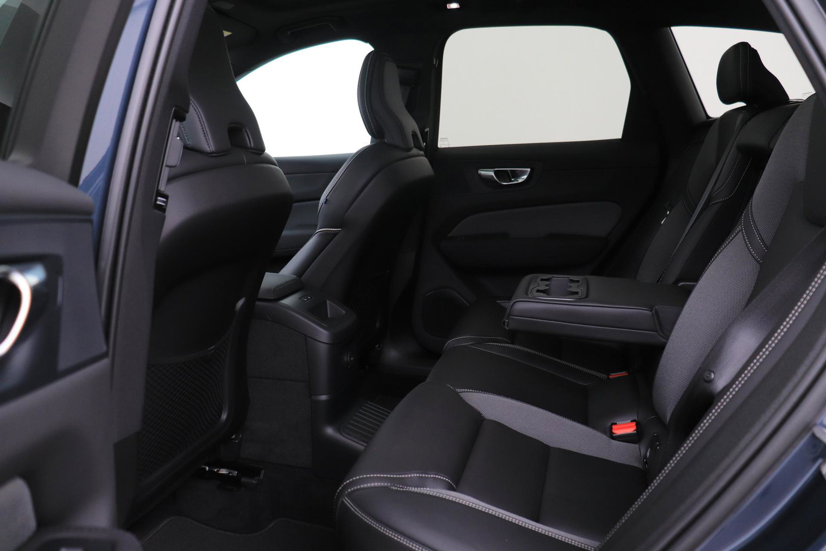 Volvo XC60 T6 Plus Black Edition | Harman/Kardon | Panoramadak | Head-Up | 360-camera