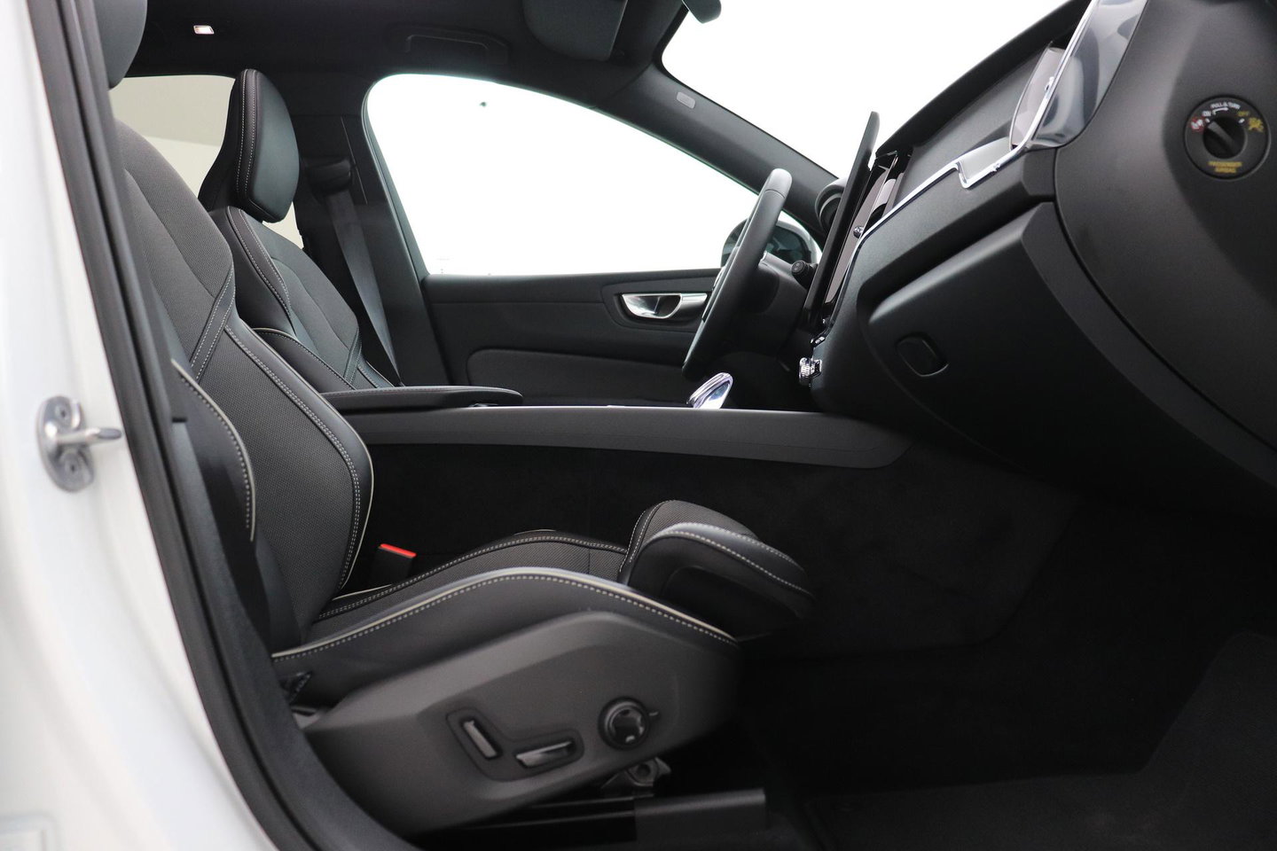 Volvo XC60 T6 Plus Black Edition | Harman/Kardon | Panoramadak | Head-Up | 360-camera