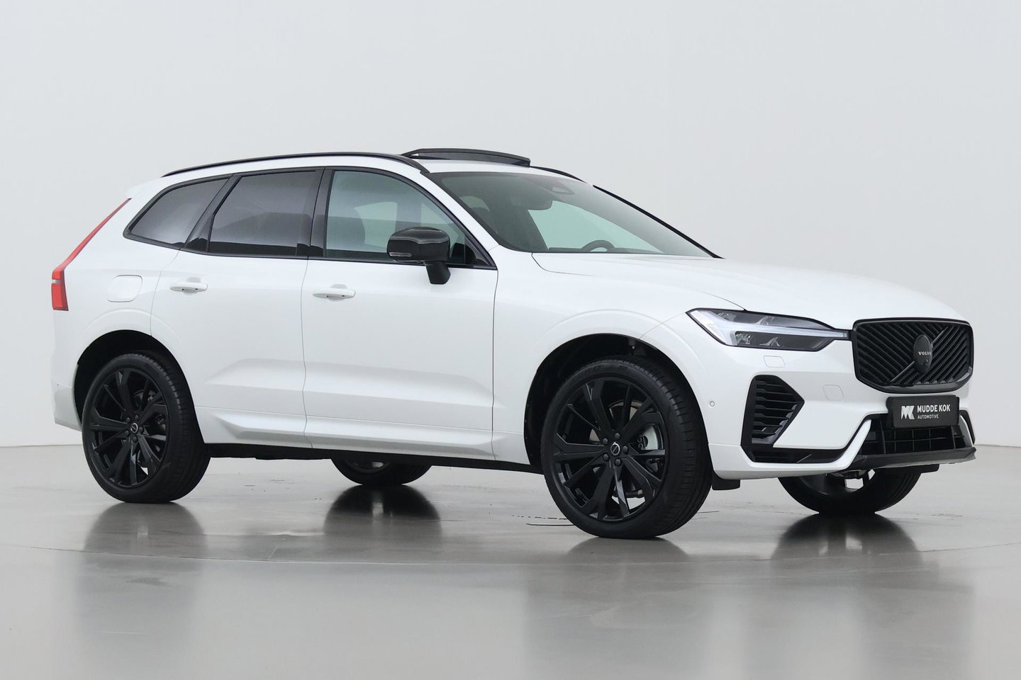 Volvo XC60 T6 Plus Black Edition | Harman/Kardon | Panoramadak | Head-Up | 360-camera