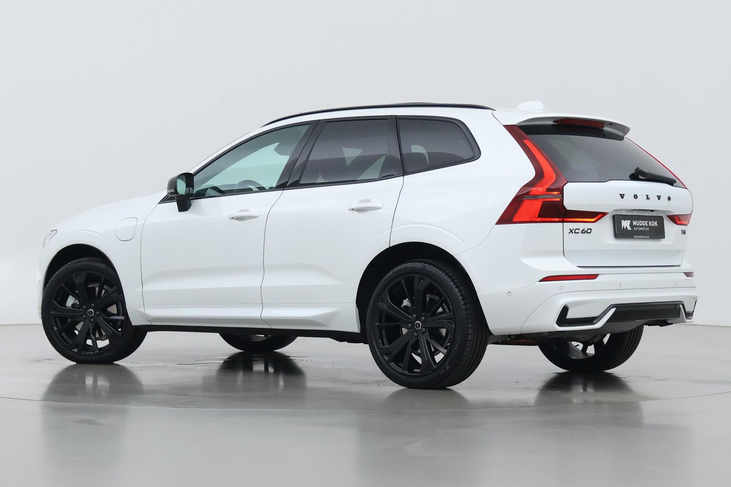 Volvo XC60 T6 Plus Black Edition | Harman/Kardon | Panoramadak | Head-Up | 360-camera