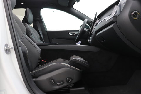 Volvo XC60 T6 Plus Black Edition | Harman/Kardon | Panoramadak | Head-Up | 360-camera