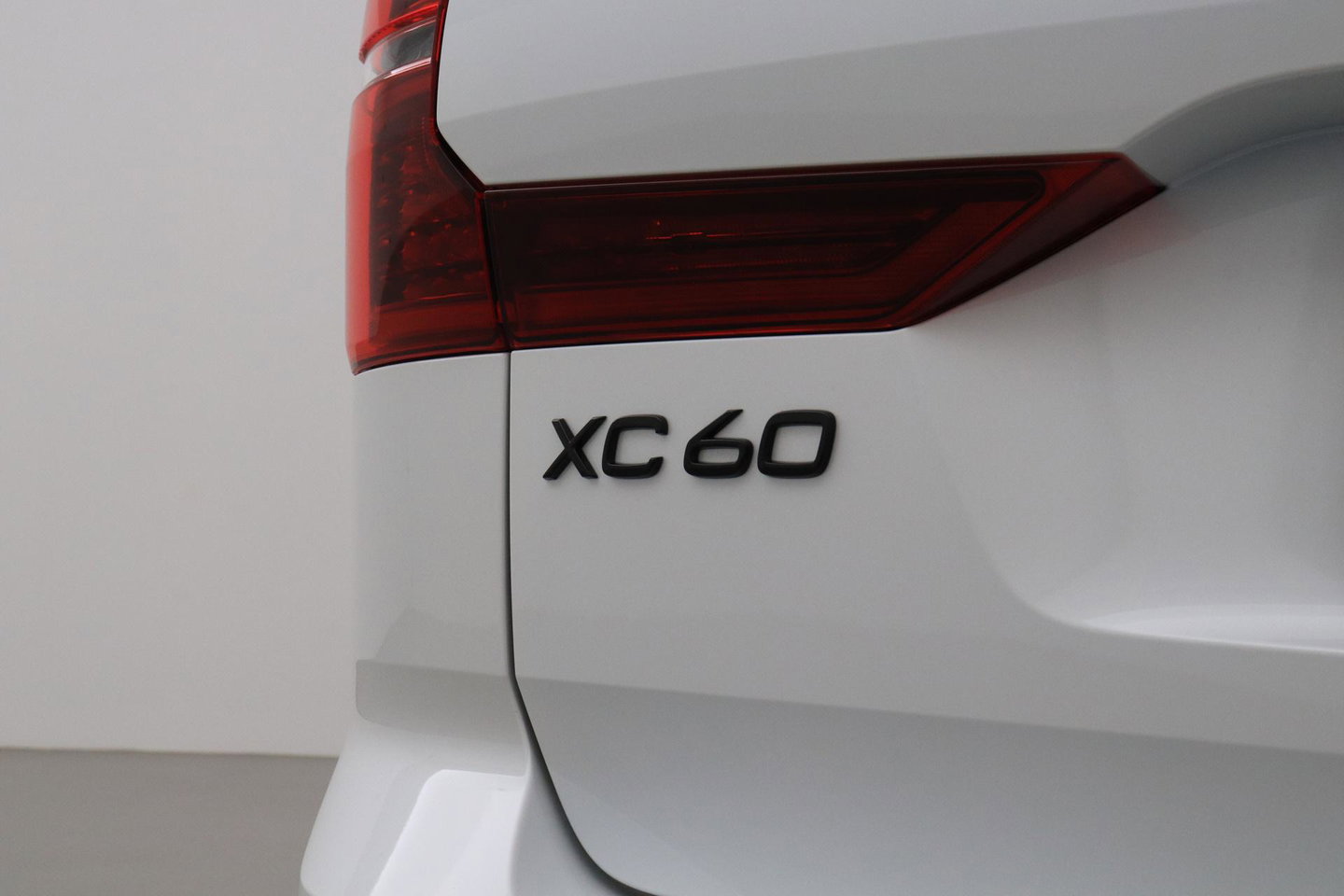 Volvo XC60 T6 Plus Black Edition | Harman/Kardon | Panoramadak | Head-Up | 360-camera