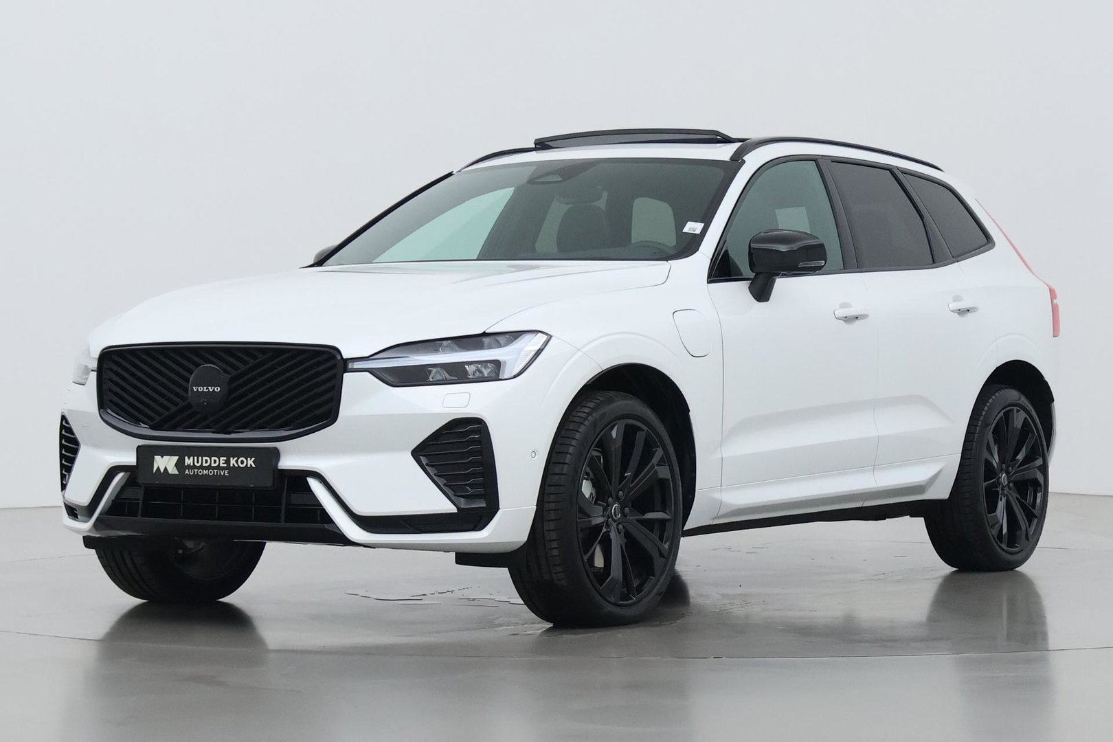 Volvo XC60 T6 Plus Black Edition | Harman/Kardon | Panoramadak | Head-Up | 360-camera