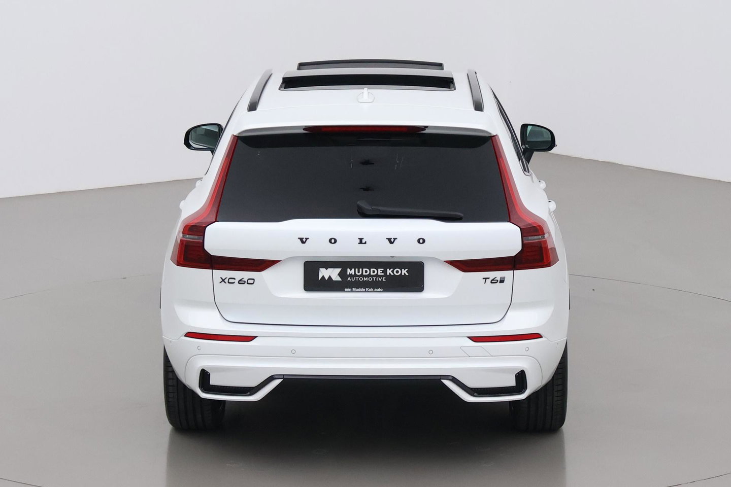Volvo XC60 T6 Plus Black Edition | Harman/Kardon | Panoramadak | Head-Up | 360-camera