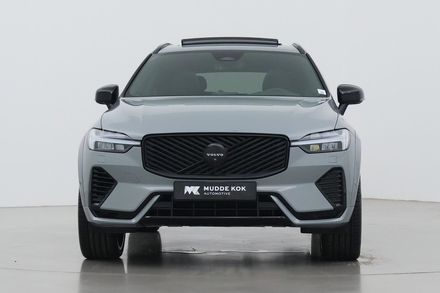 Volvo XC60 T6 Ultra Black Edition | 22 Inch | Luchtvering | Bowers & Wilkins | 360° Camera | Stoelventilatie