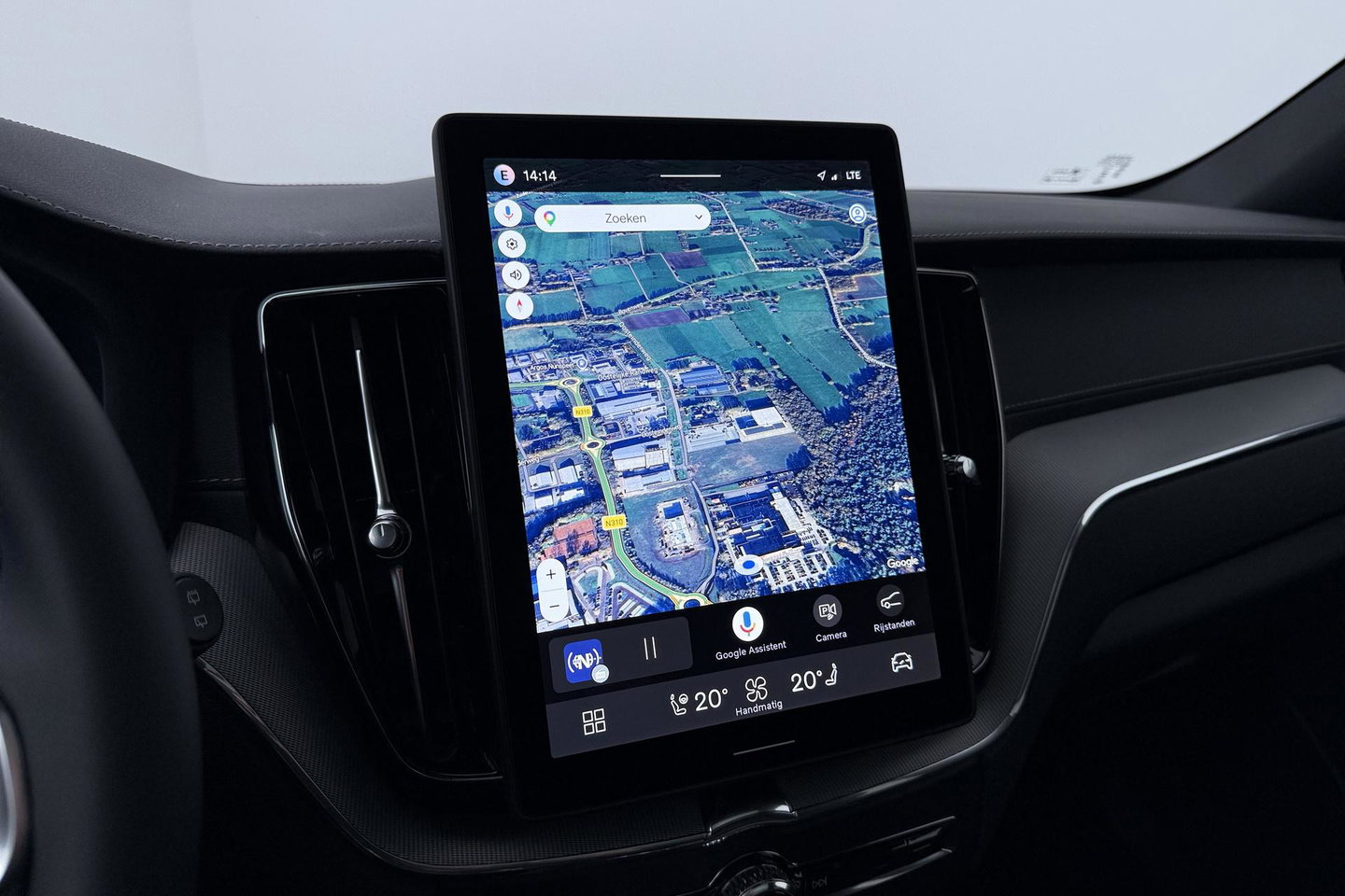 Volvo XC60 T6 Ultra Black Edition | 22 Inch | Luchtvering | Bowers & Wilkins | 360° Camera | Stoelventilatie