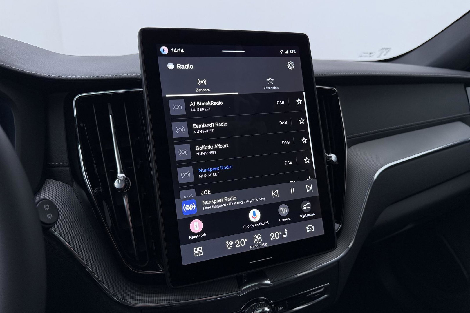 Volvo XC60 T6 Ultra Black Edition | 22 Inch | Luchtvering | Bowers & Wilkins | 360° Camera | Stoelventilatie