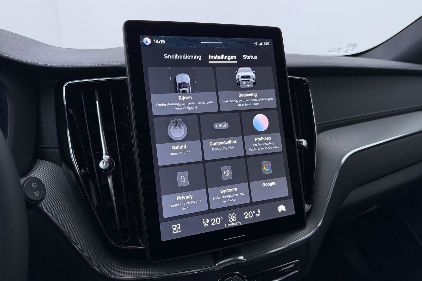 Volvo XC60 T6 Ultra Black Edition | 22 Inch | Luchtvering | Bowers & Wilkins | 360° Camera | Stoelventilatie