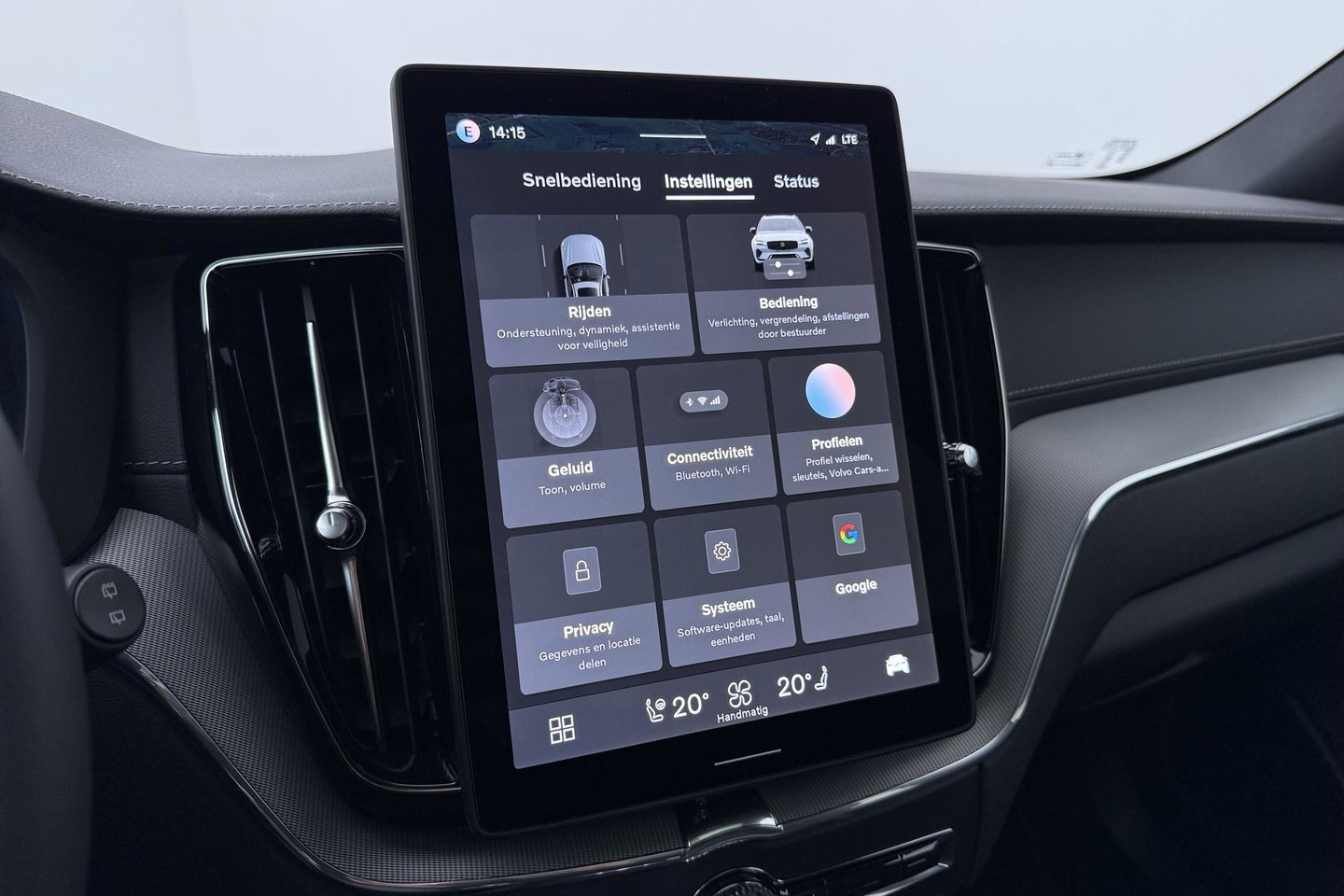 Volvo XC60 T6 Ultra Black Edition | 22 Inch | Luchtvering | Bowers & Wilkins | 360° Camera | Stoelventilatie