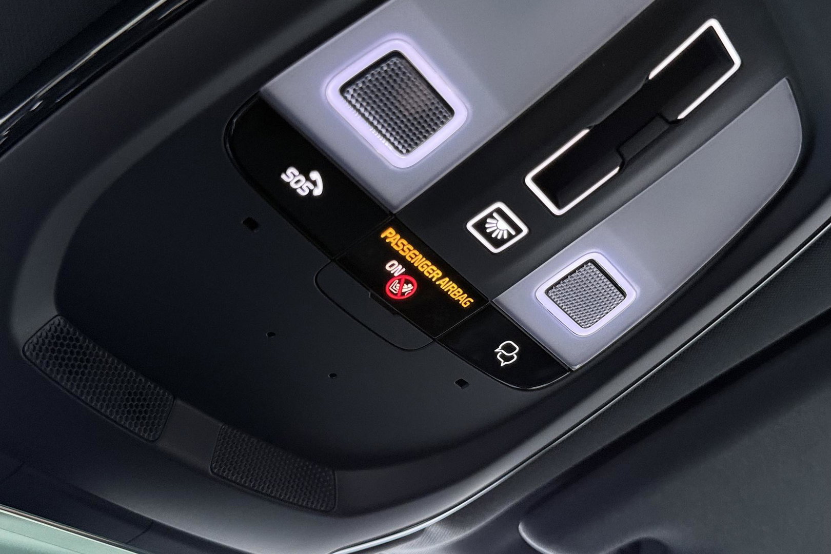 Volvo XC60 T6 Ultra Black Edition | 22 Inch | Luchtvering | Bowers & Wilkins | 360° Camera | Stoelventilatie