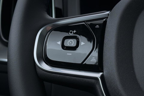 Volvo XC60 T6 Ultra Black Edition | 22 Inch | Luchtvering | Bowers & Wilkins | 360° Camera | Stoelventilatie