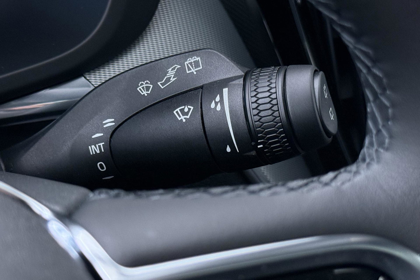 Volvo XC60 T6 Ultra Black Edition | 22 Inch | Luchtvering | Bowers & Wilkins | 360° Camera | Stoelventilatie
