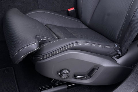 Volvo XC60 T6 Ultra Black Edition | 22 Inch | Luchtvering | Bowers & Wilkins | 360° Camera | Stoelventilatie